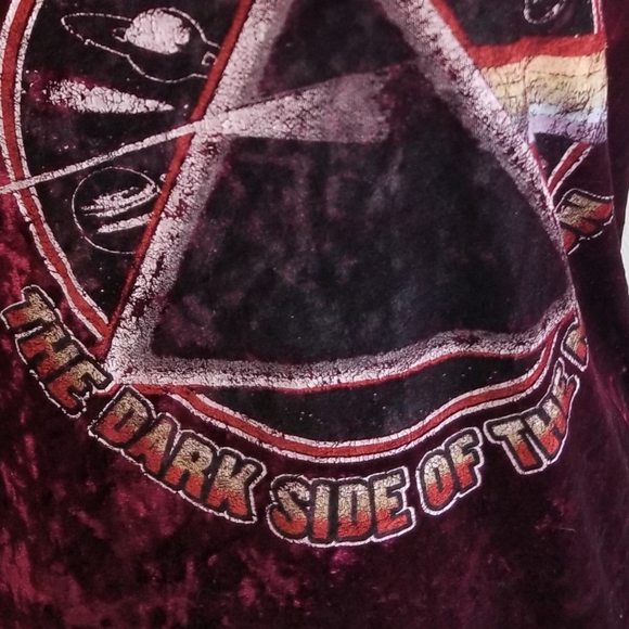 2/$15Pink Floyd red Dark Side S velvet shirt - Picture 8 of 8